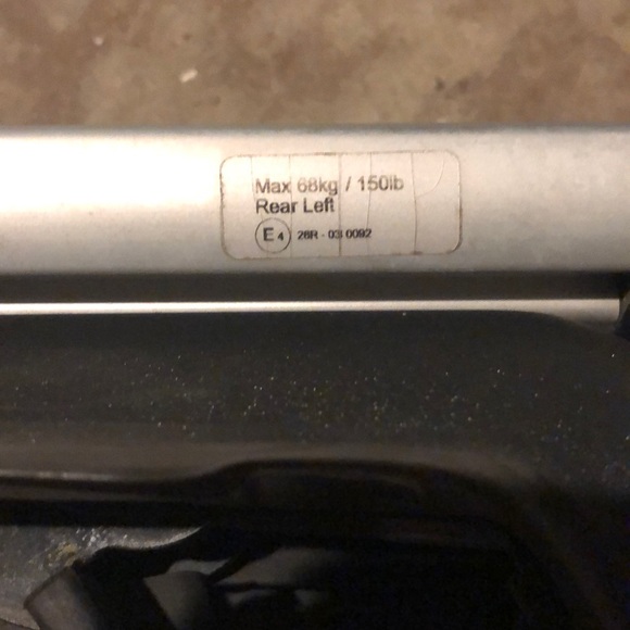 2010 Jeep Liberty roof rack cross bars - Picture 2 of 5